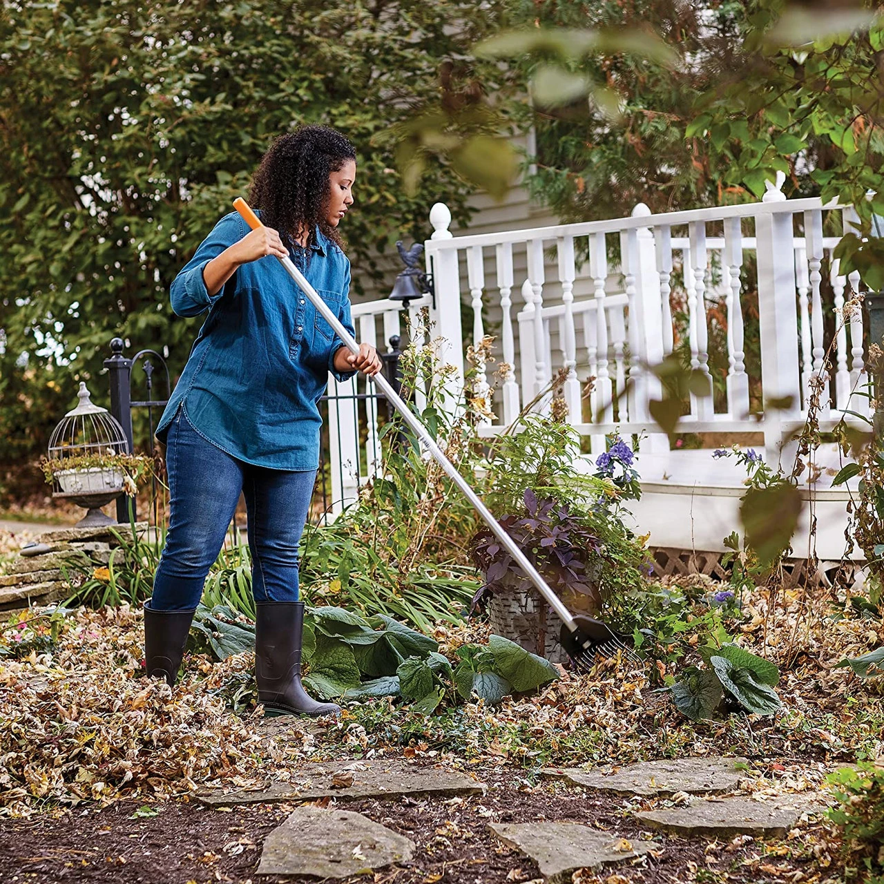 Fiskars 8 Inch Shrub Rake 5 Fiskars 8 Inch Shrub Rake - Image 3