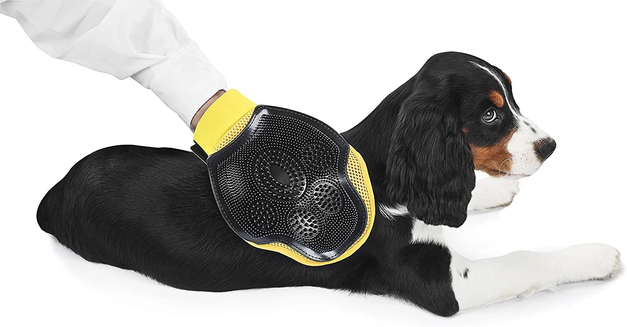 Conair Pro Grooming Glove 5 Conair Pro Grooming Glove - Image 3